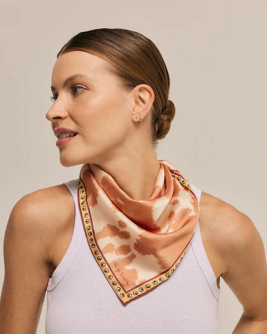 Lenço Cowprint em cetim de poliéster | 50x50cm